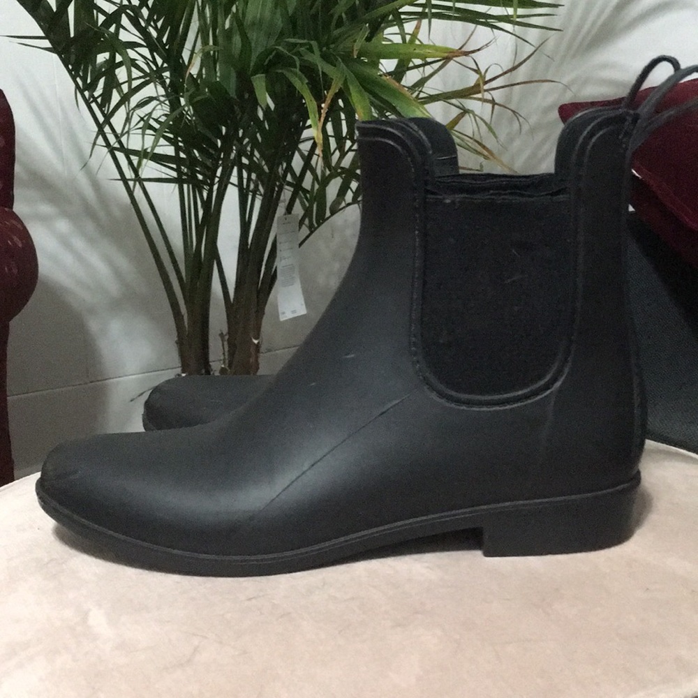 Black Rubber Merona Chelsea ankle boots